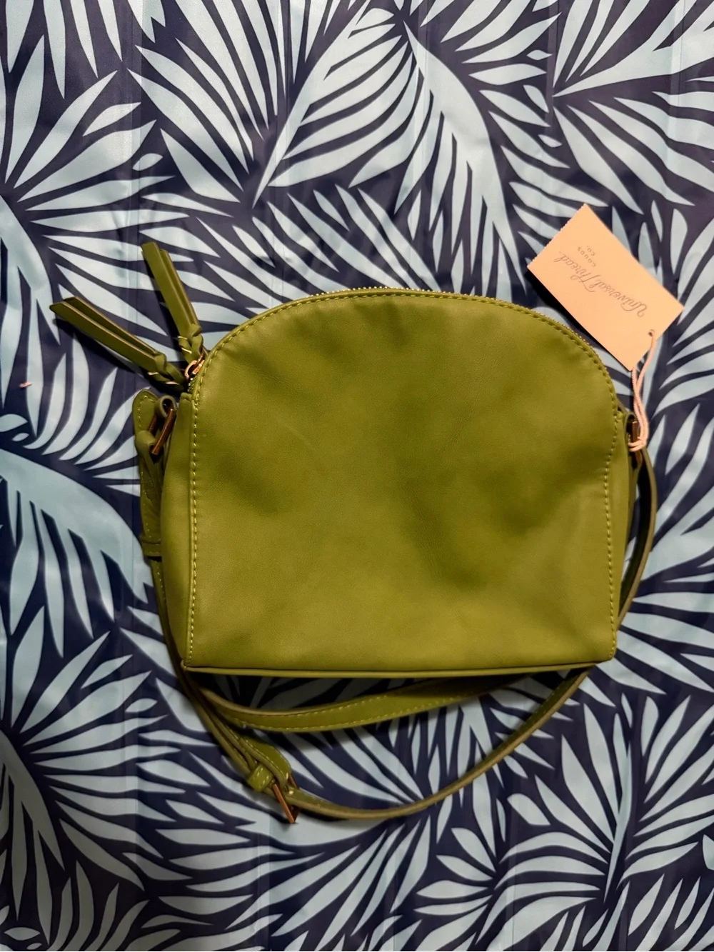Universal Thread sleek green